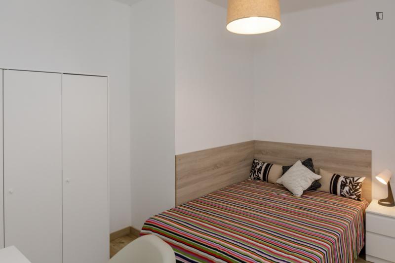 Furnished room in a 5-person shared flat in L'Hospitalet · 3