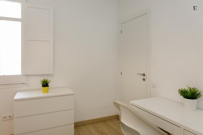 Furnished room in a 5-person shared flat in L'Hospitalet · 4