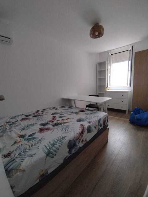 Room in a 2-person shared flat in Ciutat Vella · 2