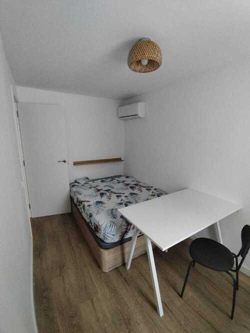 Room in a 2-person shared flat in Ciutat Vella · 3