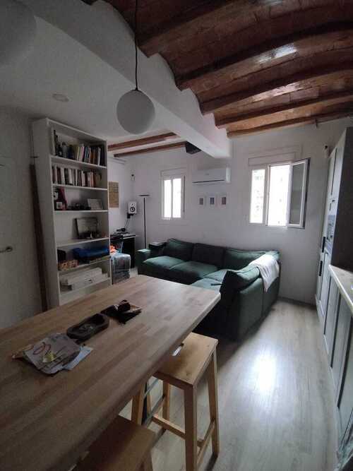 Room in a 2-person shared flat in Ciutat Vella · 4