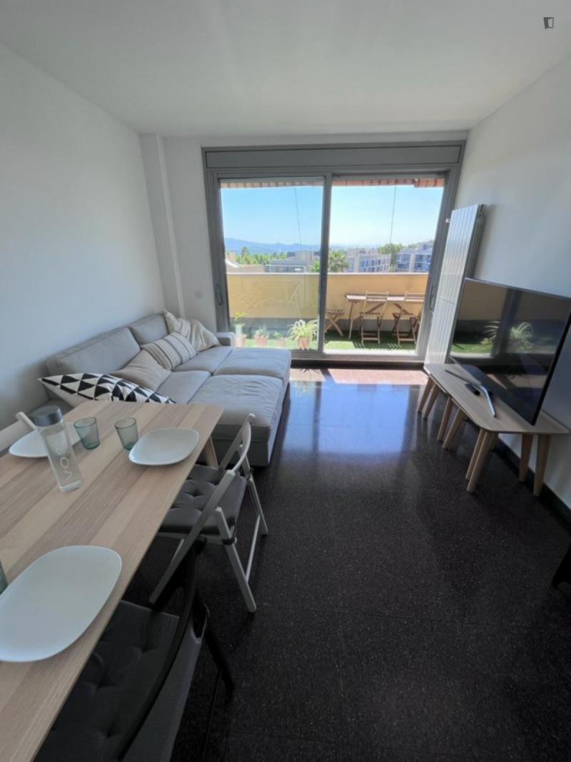 Furnished room in a 2-person shared flat in Ciutat Vella · 2