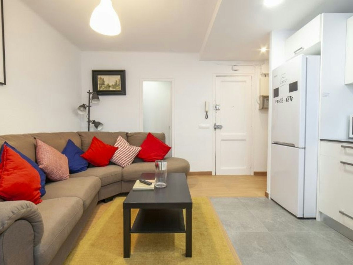 Furnished room in a 4-person shared flat in L'Hospitalet · 4