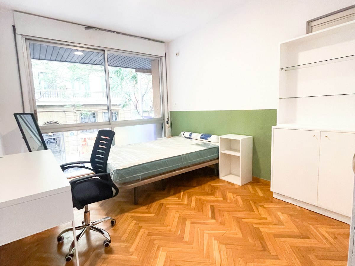 Habitación amueblada en piso compartido de 6 personas en Sarrià–Sant Gervasi · 2