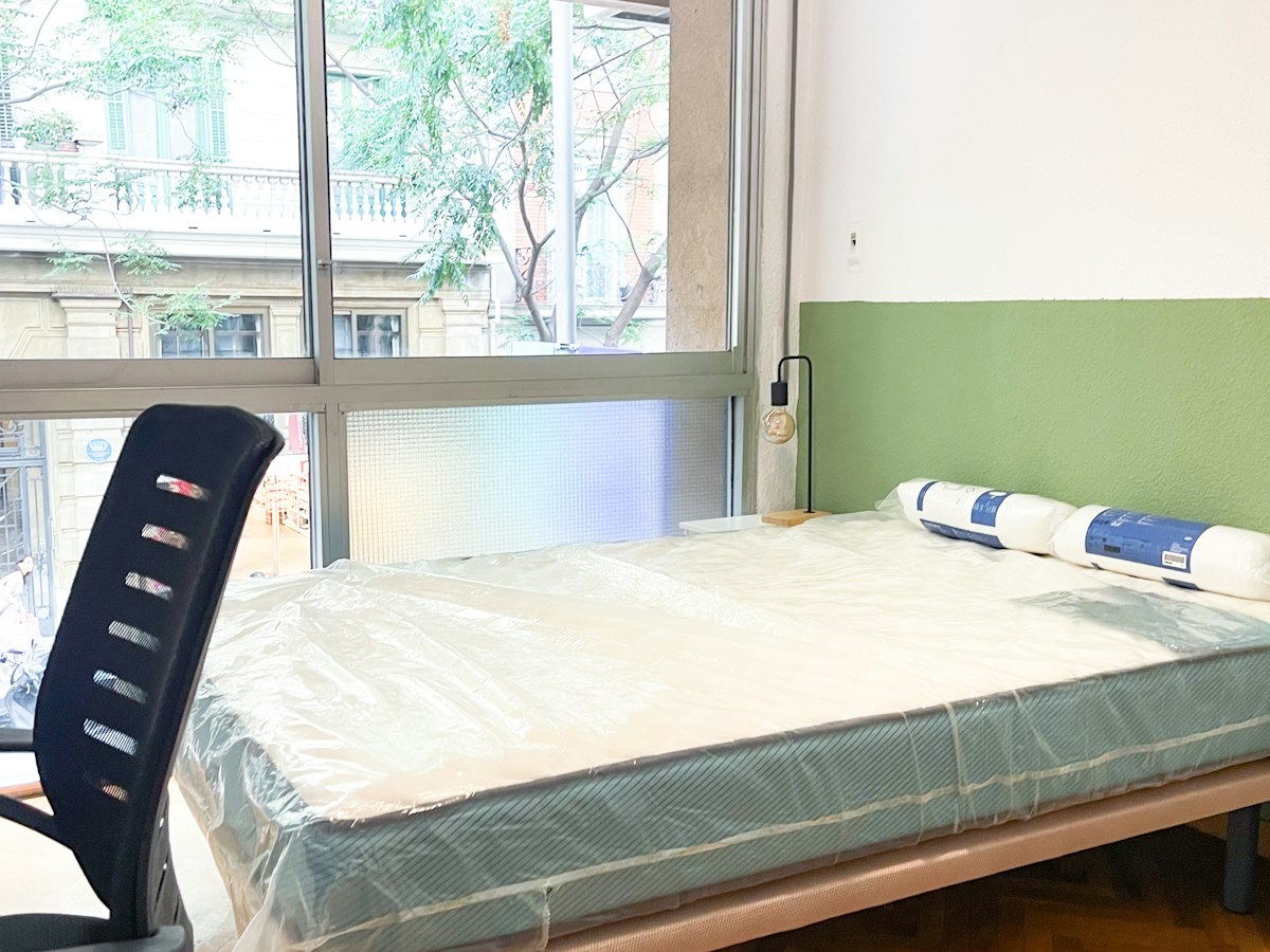 Habitación amueblada en piso compartido de 6 personas en Sarrià–Sant Gervasi · 4