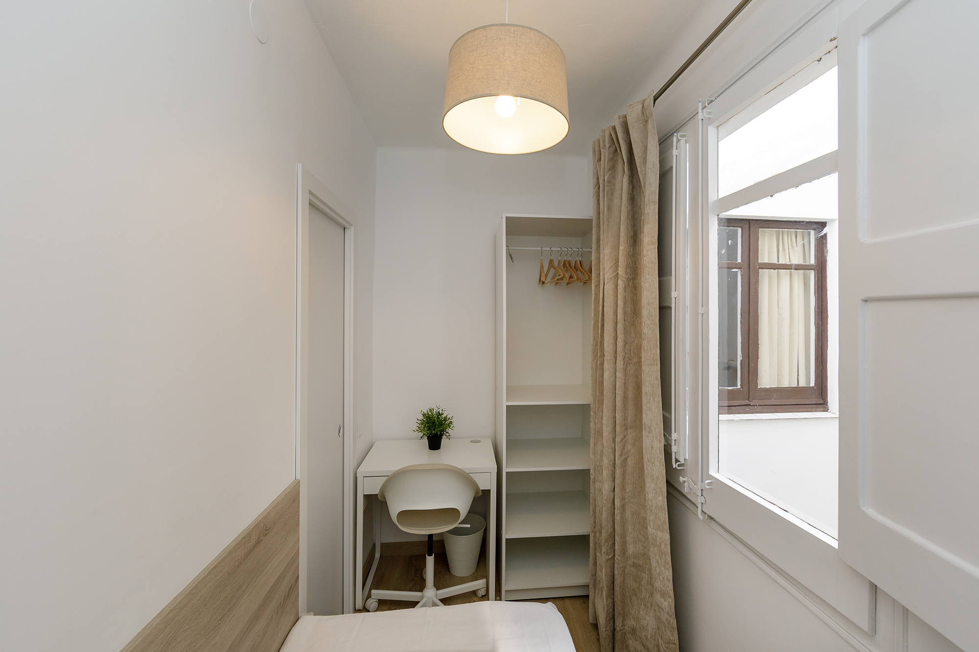 Furnished room in a shared flat in L'Hospitalet · 2
