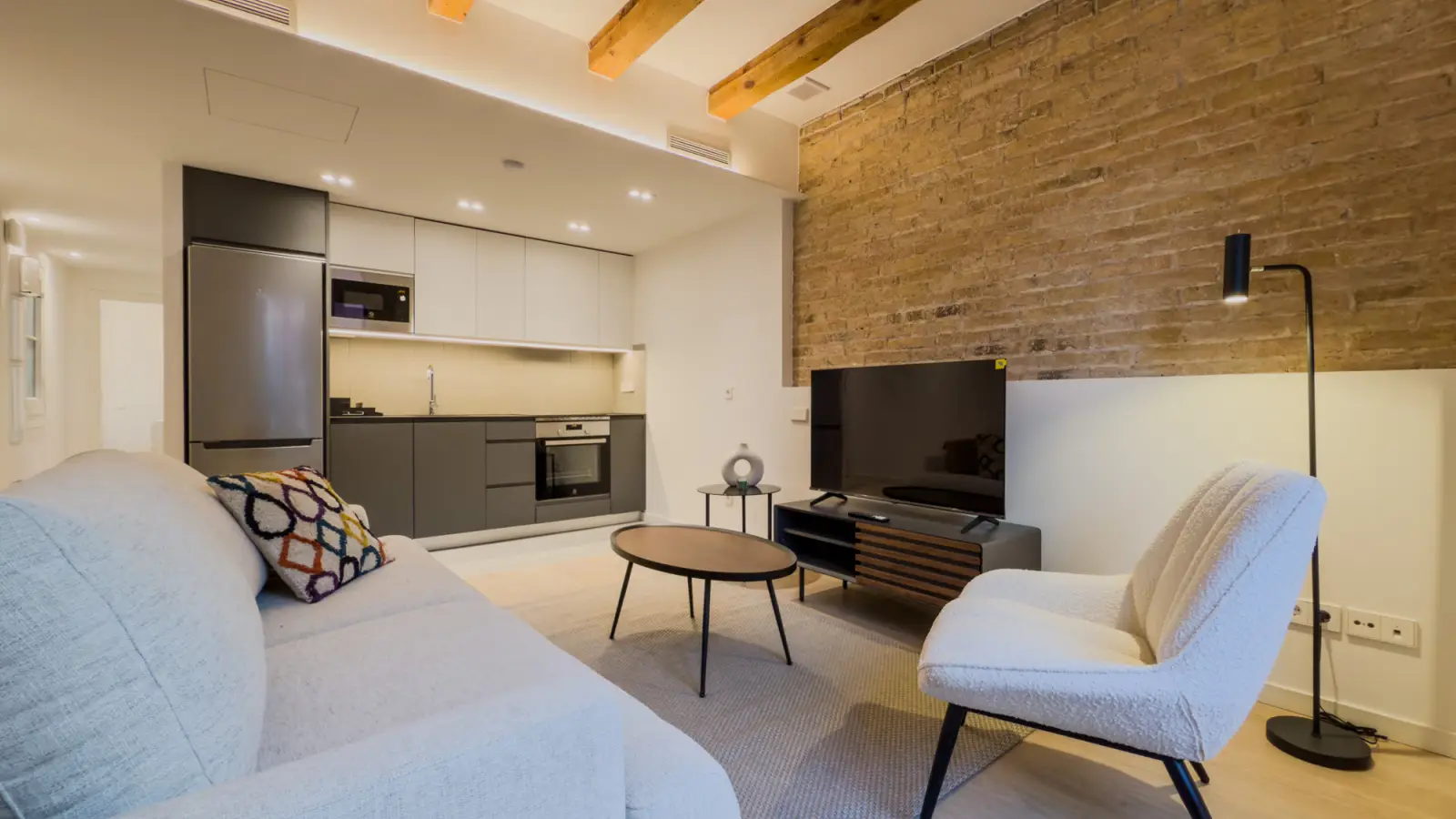 Furnished 2-bedroom flat in Sants-Montjuïc, 74 m² · 2
