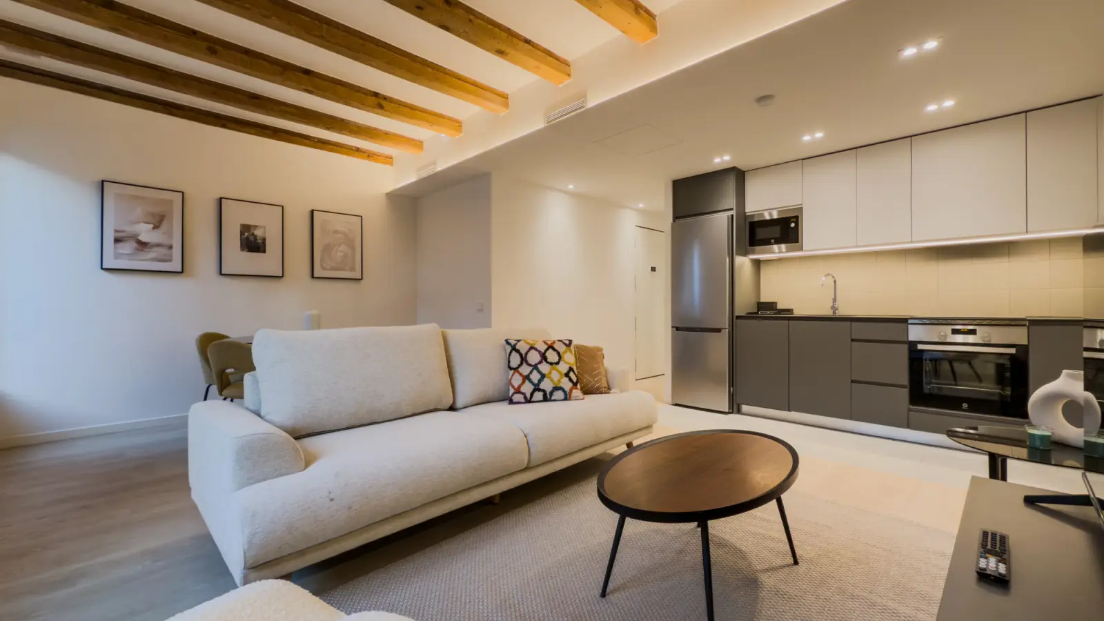 Furnished 2-bedroom flat in Sants-Montjuïc, 74 m² · 4
