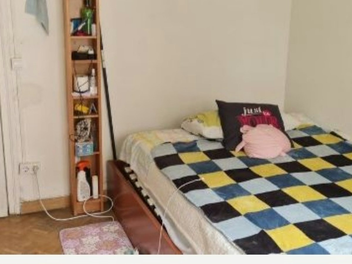 Habitación amueblada en piso compartido de 3 personas en Eixample · 2
