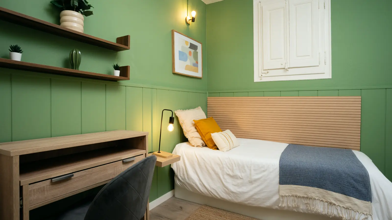 Habitación amueblada en piso compartido de 7 personas en Eixample · 2