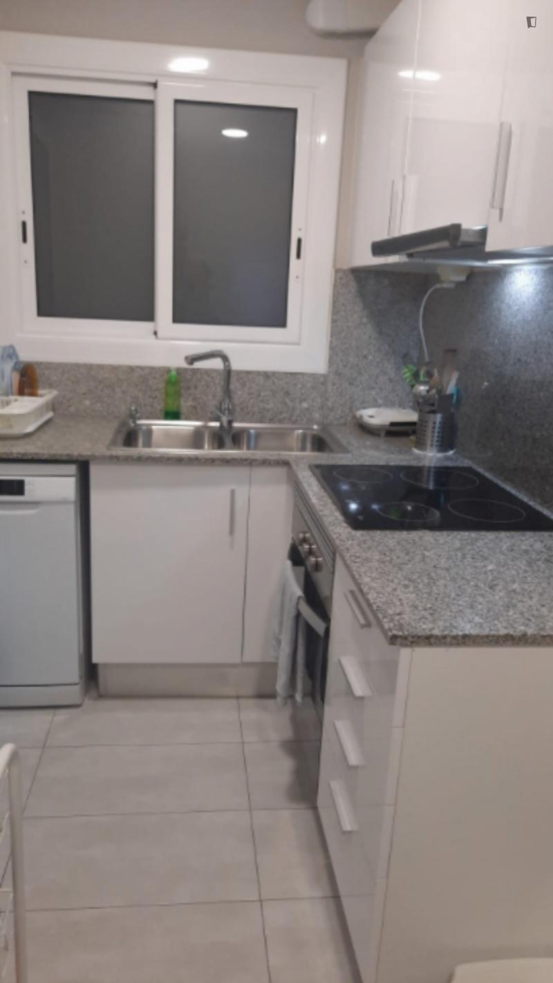 Furnished room in a 3-person shared flat in Sant Martí · 3