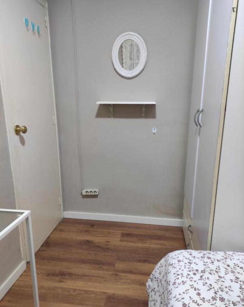 Furnished room in a 5-person shared flat in L'Hospitalet · 2