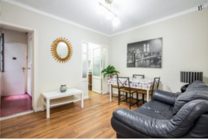 Furnished room in a 5-person shared flat in L'Hospitalet · 3