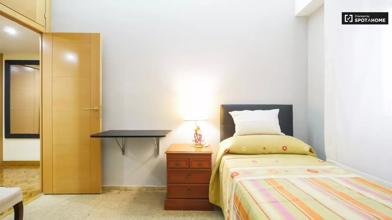 Habitación amueblada en piso compartido de 4 personas en Gràcia · 2