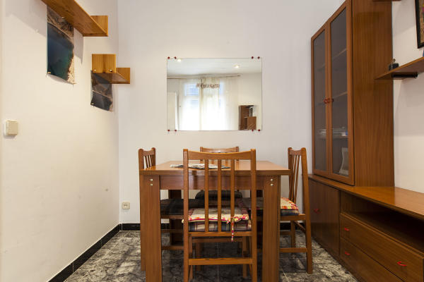 Furnished 2-bedroom flat in Ciutat Vella, 32 m² · 4