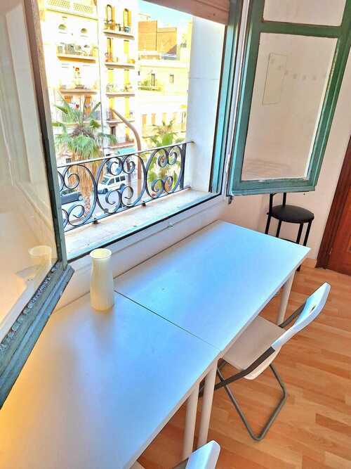 Room in a 5-person shared flat in Sants-Montjuïc · 3