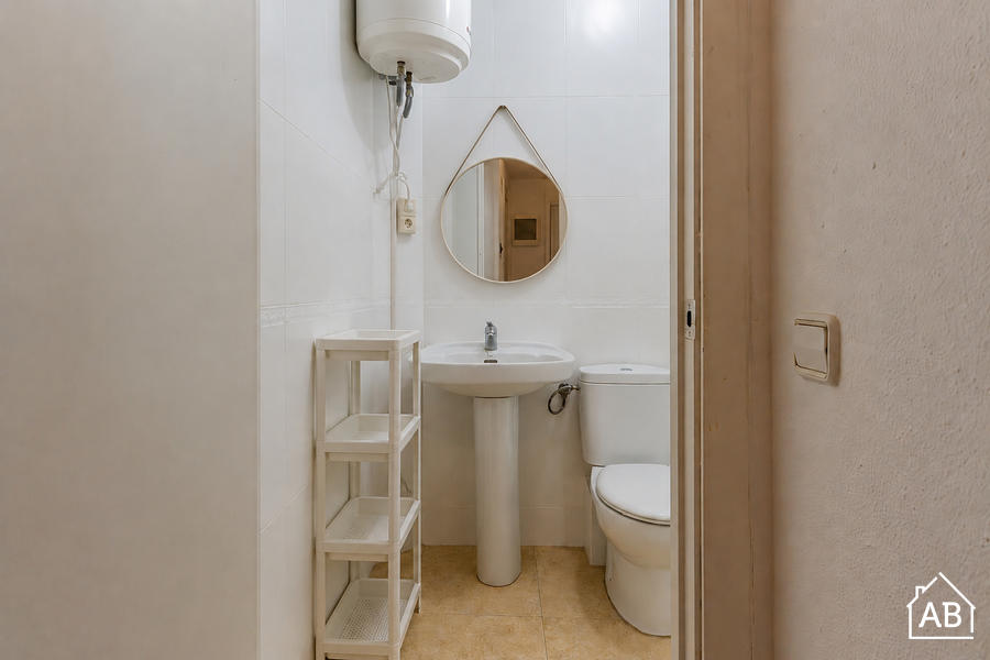 Furnished 2-bedroom flat in Ciutat Vella, 27 m² · 4