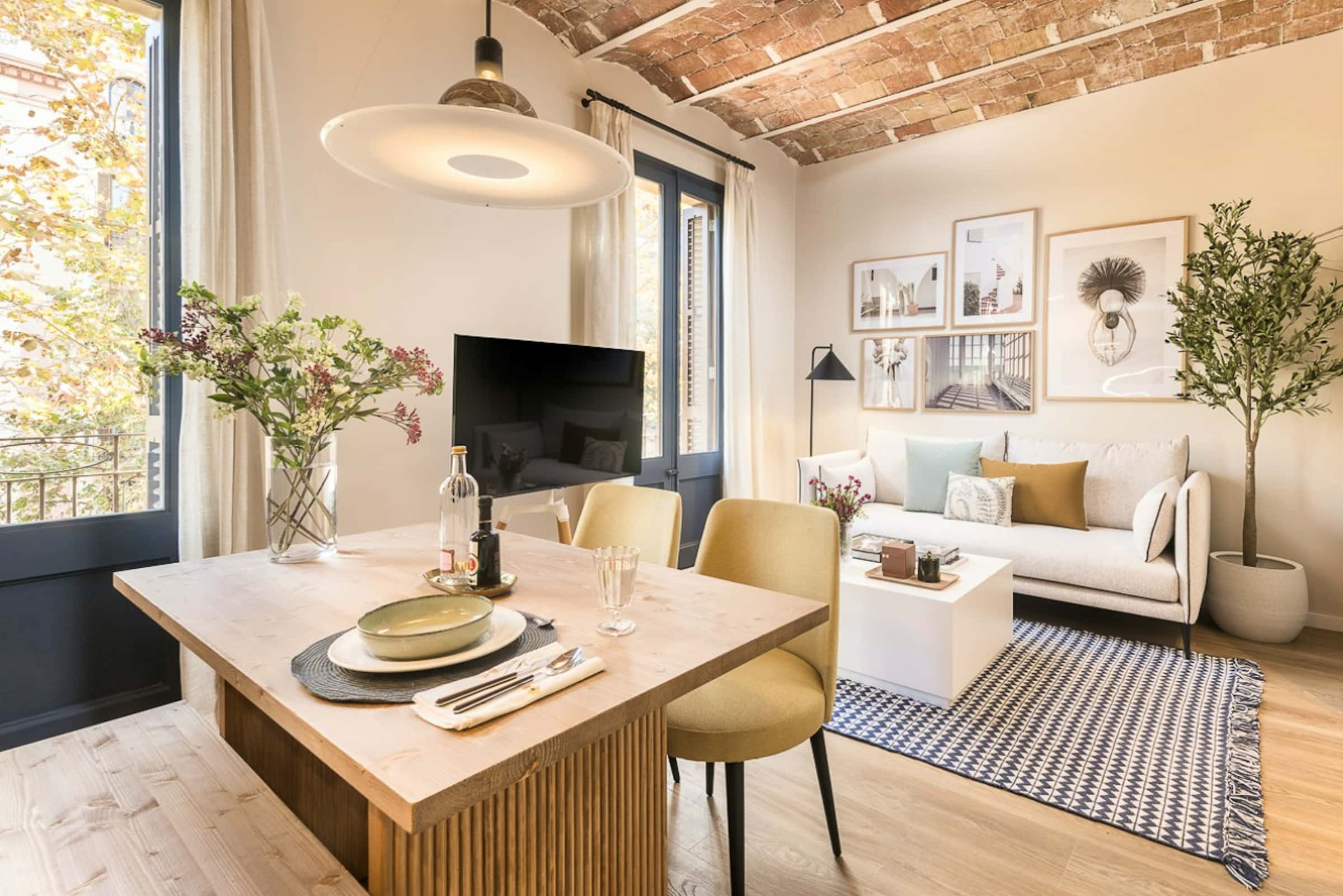 Furnished 2-bedroom flat in Eixample, 67 m² · 2