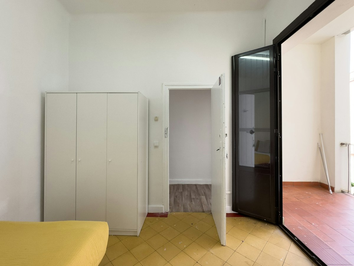 Furnished room in a 5-person shared flat in Ciutat Vella · 2