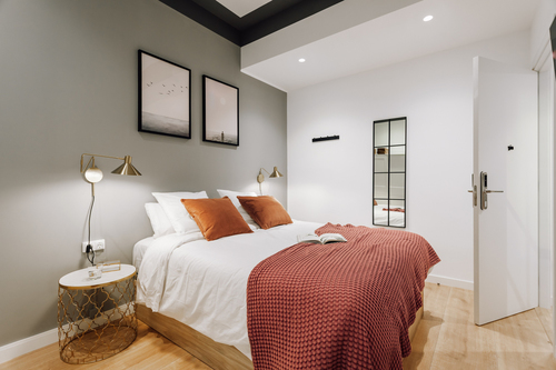 Room in a 5-person shared flat in Eixample · 2