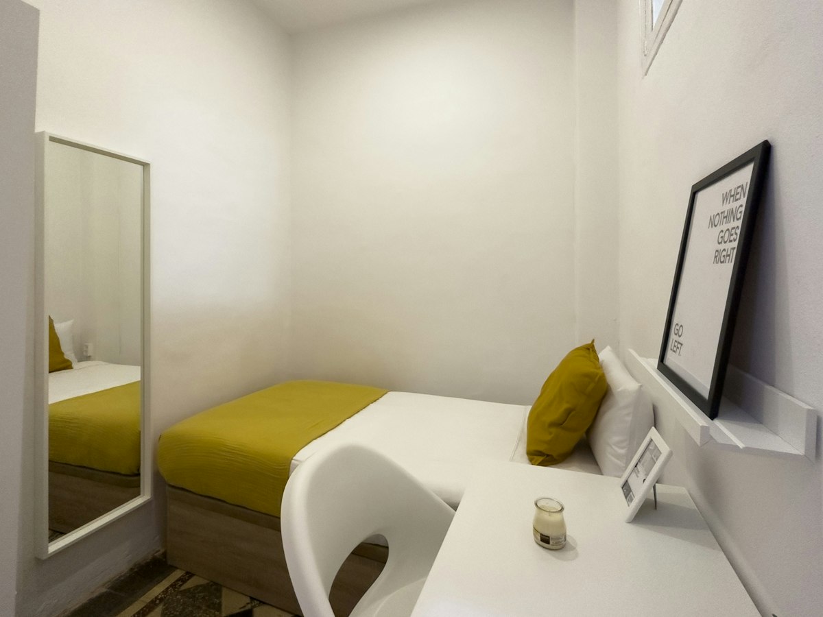 Furnished room in a 2-person shared flat in Sants-Montjuïc · 2