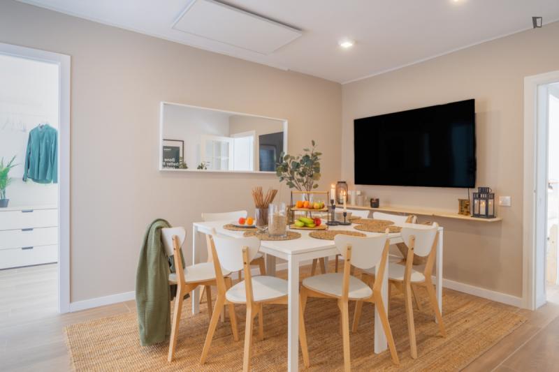 Furnished room in a 7-person shared flat in Sants-Montjuïc · 2