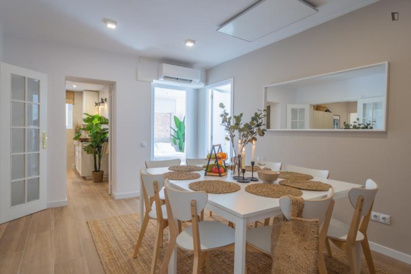 Furnished room in a 7-person shared flat in Sants-Montjuïc · 4