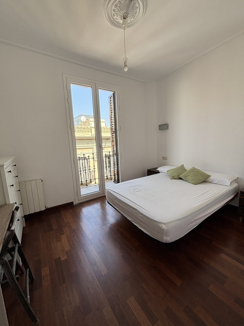 Habitación en piso compartido en Gràcia · 4