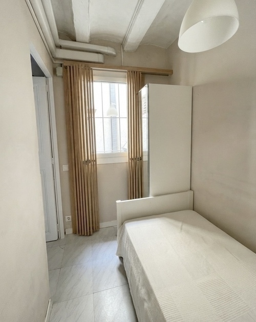 Room in a 2-person shared flat in Ciutat Vella · 2