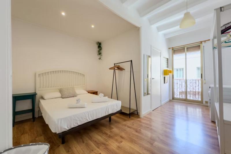 Furnished 1-bedroom flat in Sant Andreu · 3