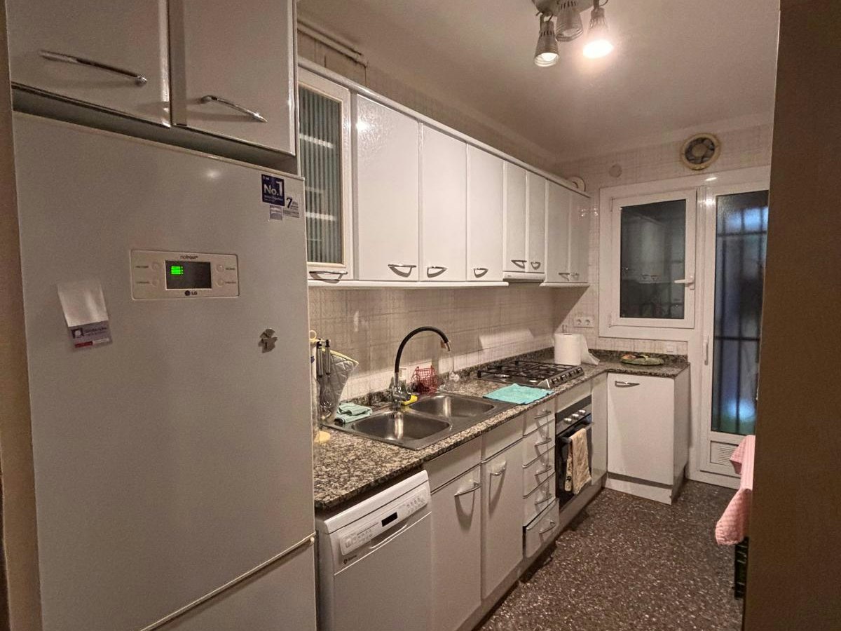 Habitación amueblada en piso compartido de 6 personas en Sants-Montjuïc · 2