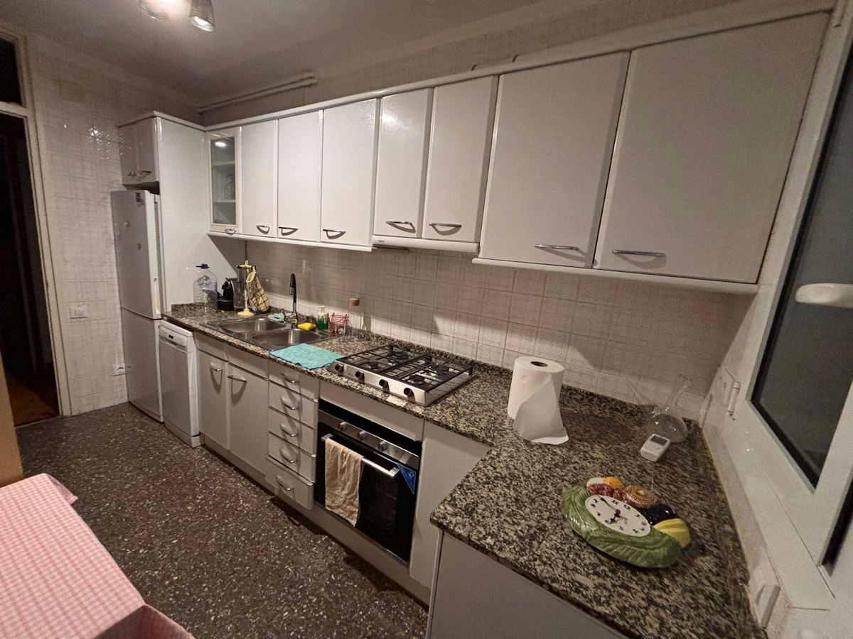 Habitación amueblada en piso compartido de 6 personas en Sants-Montjuïc · 3