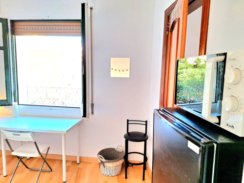 Room in a 5-person shared flat in Sants-Montjuïc · 3