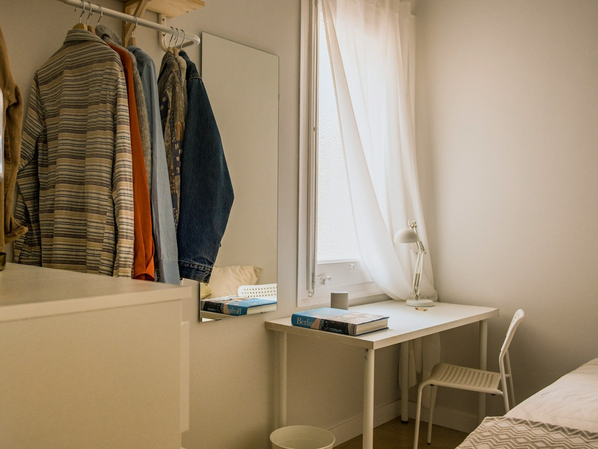 Furnished room in a 7-person shared flat in Eixample · 2