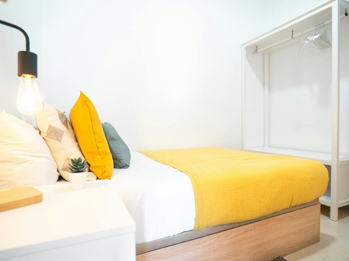 Furnished room in a 6-person shared flat in Sants-Montjuïc · 3