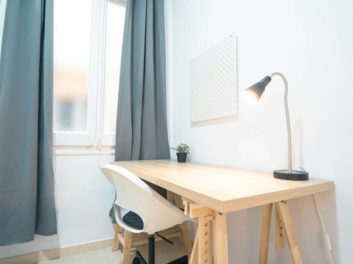 Furnished room in a 6-person shared flat in Sants-Montjuïc · 4