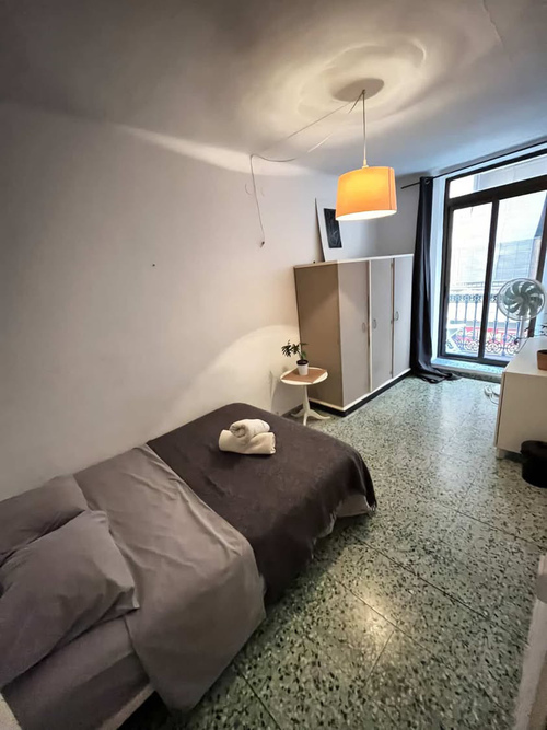 Room in a 3-person shared flat in Ciutat Vella · 2