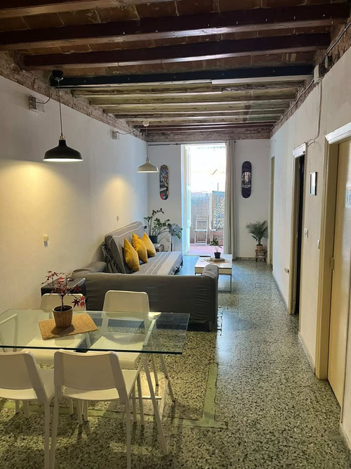 Room in a 3-person shared flat in Ciutat Vella · 3