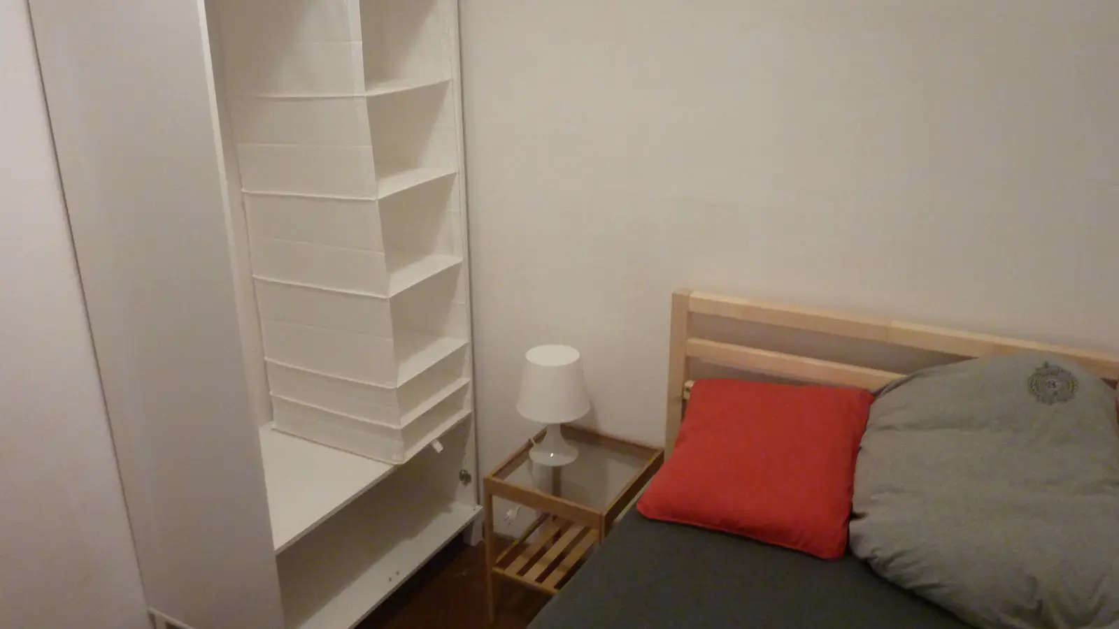 Habitación amueblada en piso compartido de 5 personas en Eixample · 3