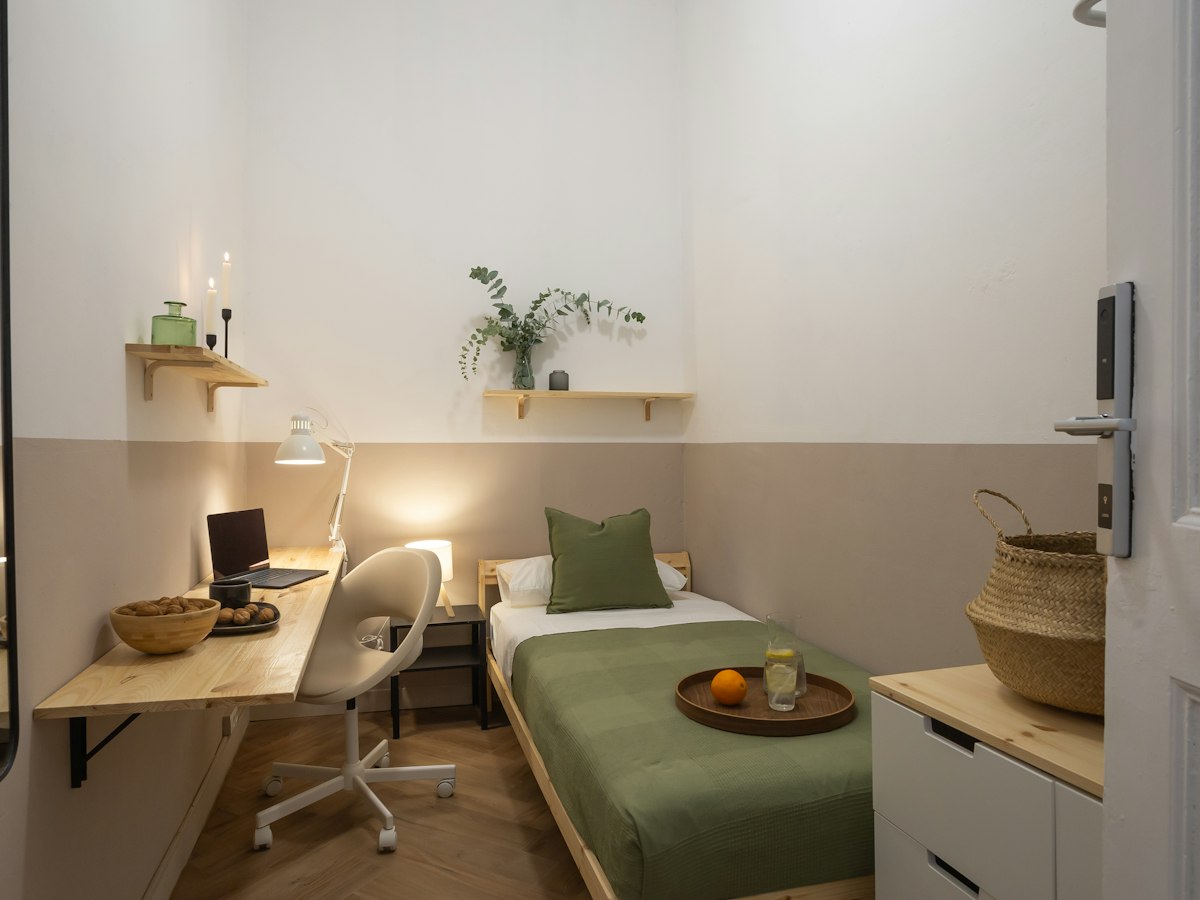 Habitación amueblada en piso compartido de 7 personas en Ciutat Vella · 2