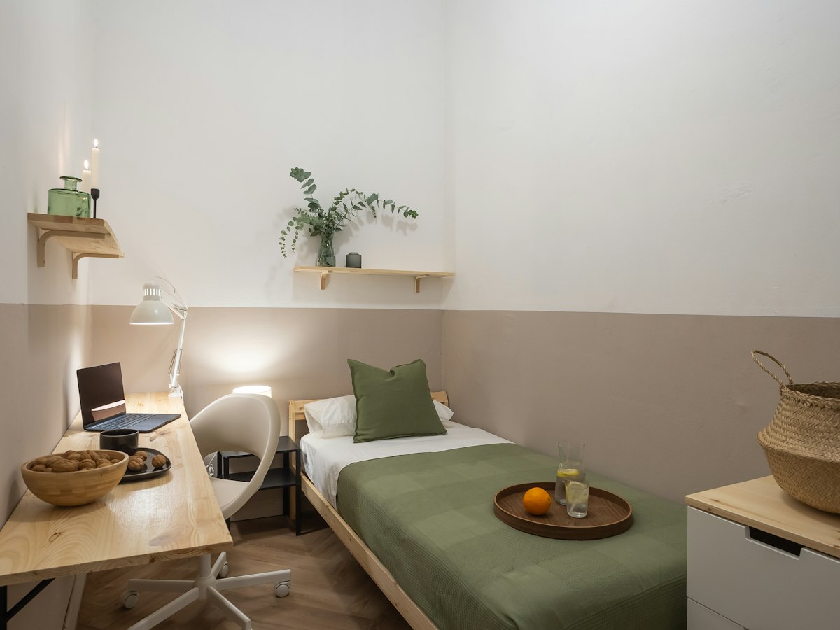 Habitación amueblada en piso compartido de 7 personas en Ciutat Vella · 3