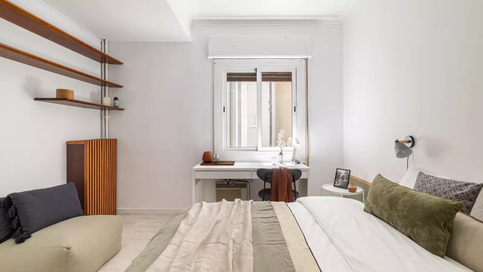 Habitación amueblada en piso compartido de 7 personas en Sarrià–Sant Gervasi · 4