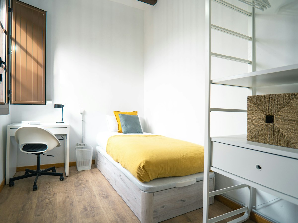 Furnished room in a 5-person shared flat in Sants-Montjuïc