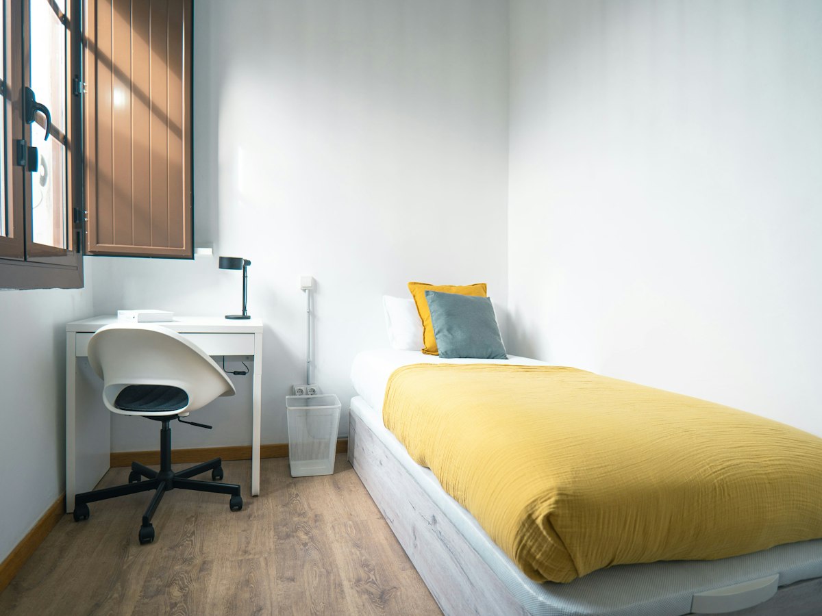 Furnished room in a 5-person shared flat in Sants-Montjuïc · 2