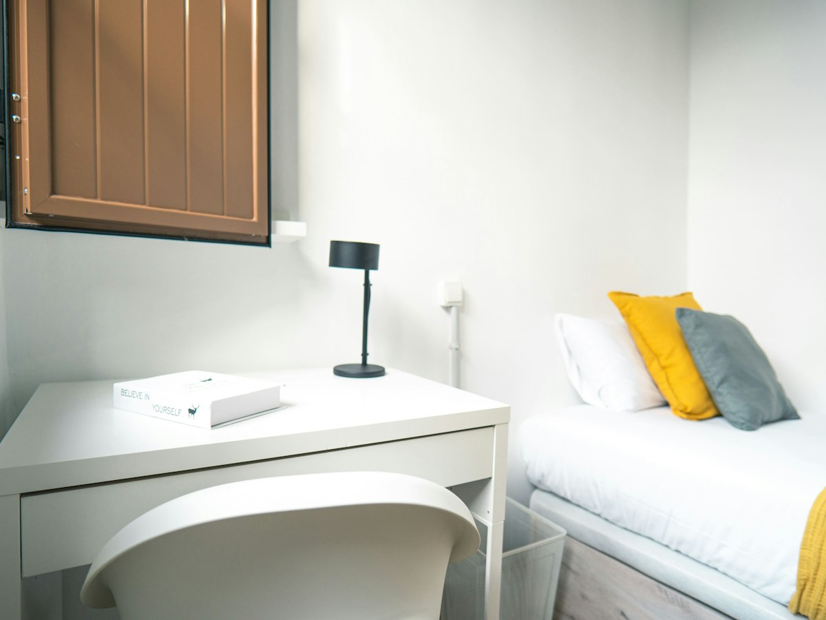 Furnished room in a 5-person shared flat in Sants-Montjuïc · 3