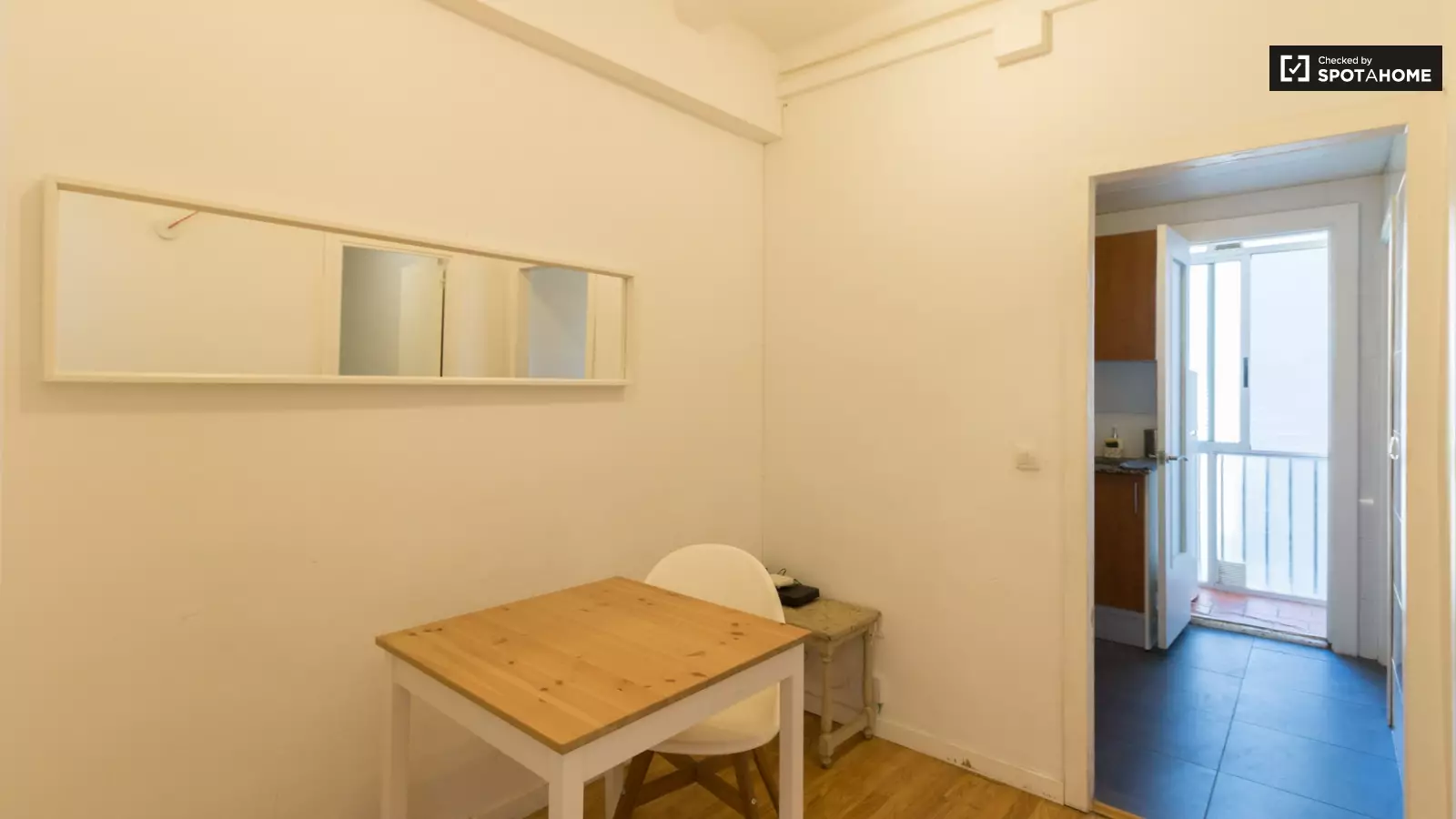 Furnished 2-bedroom flat in Eixample, 42 m² · 2