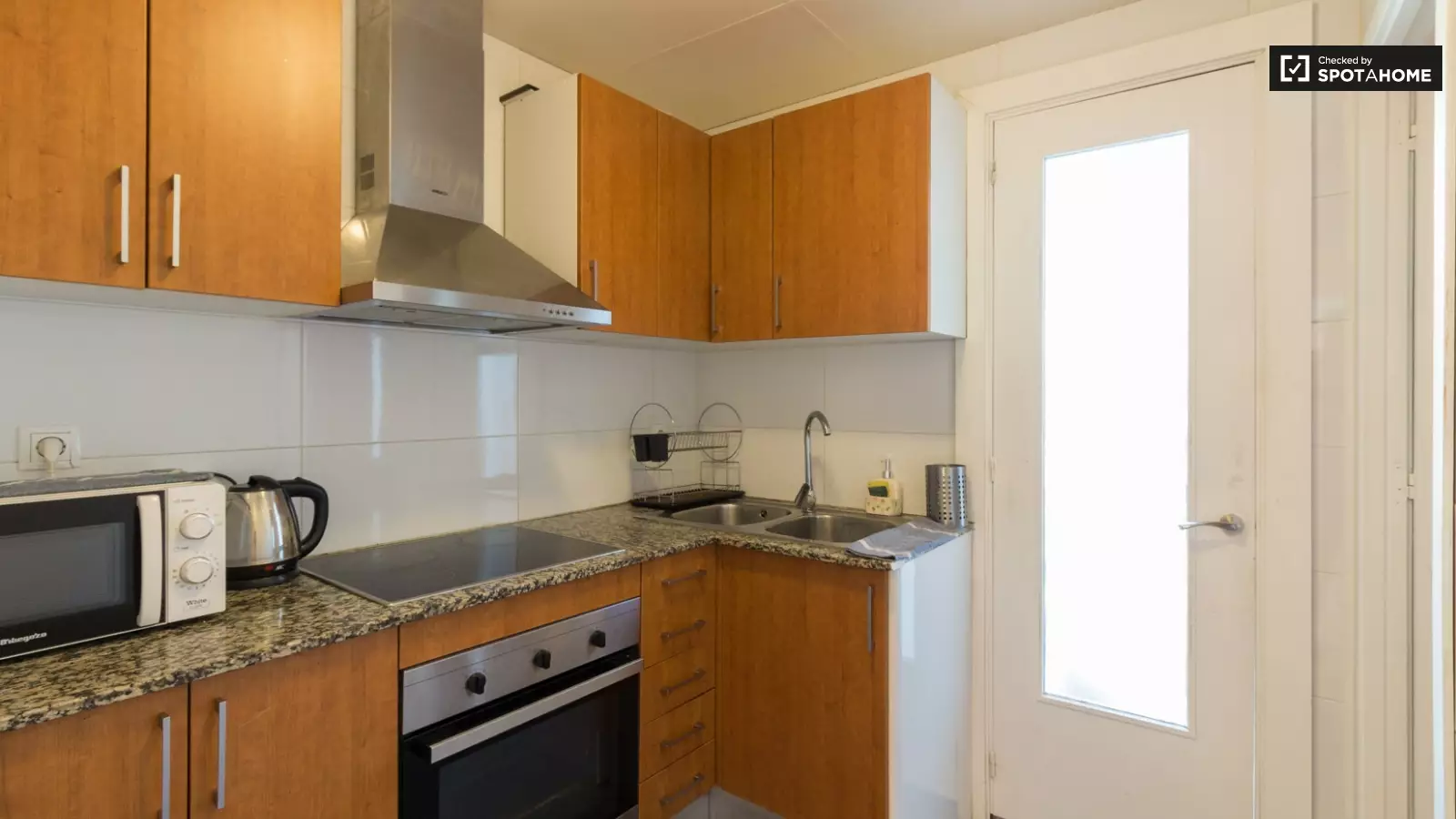 Furnished 2-bedroom flat in Eixample, 42 m² · 3