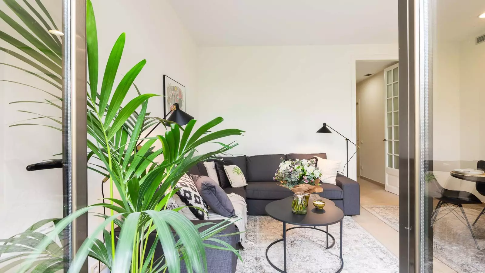 Furnished 3-bedroom flat in Eixample, 85 m² · 2