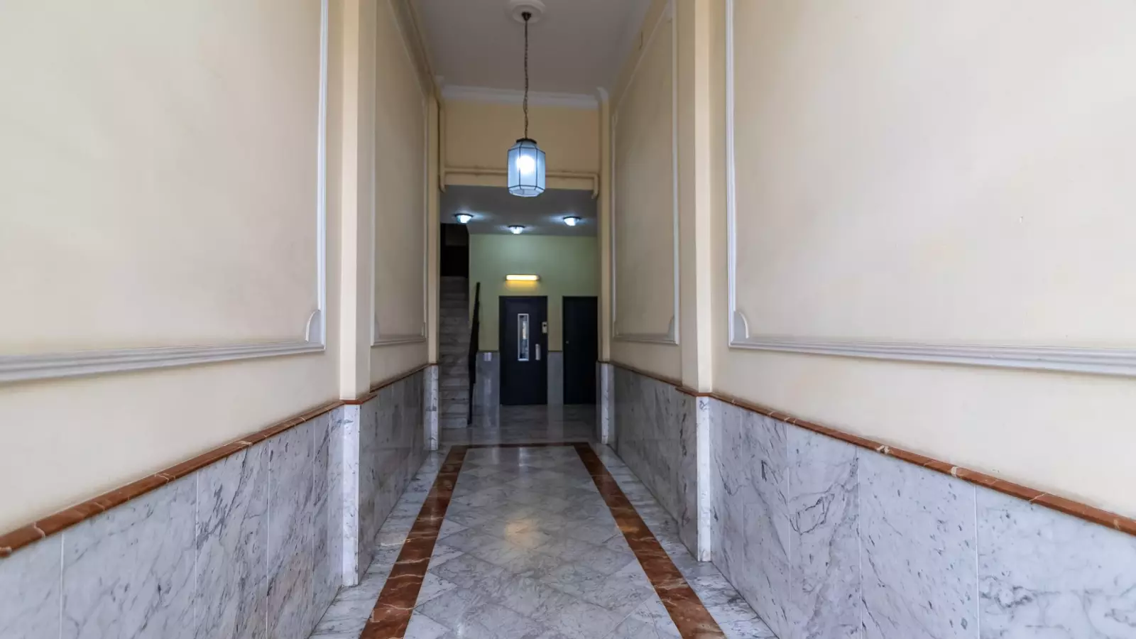 Furnished 3-bedroom flat in Eixample, 85 m² · 3