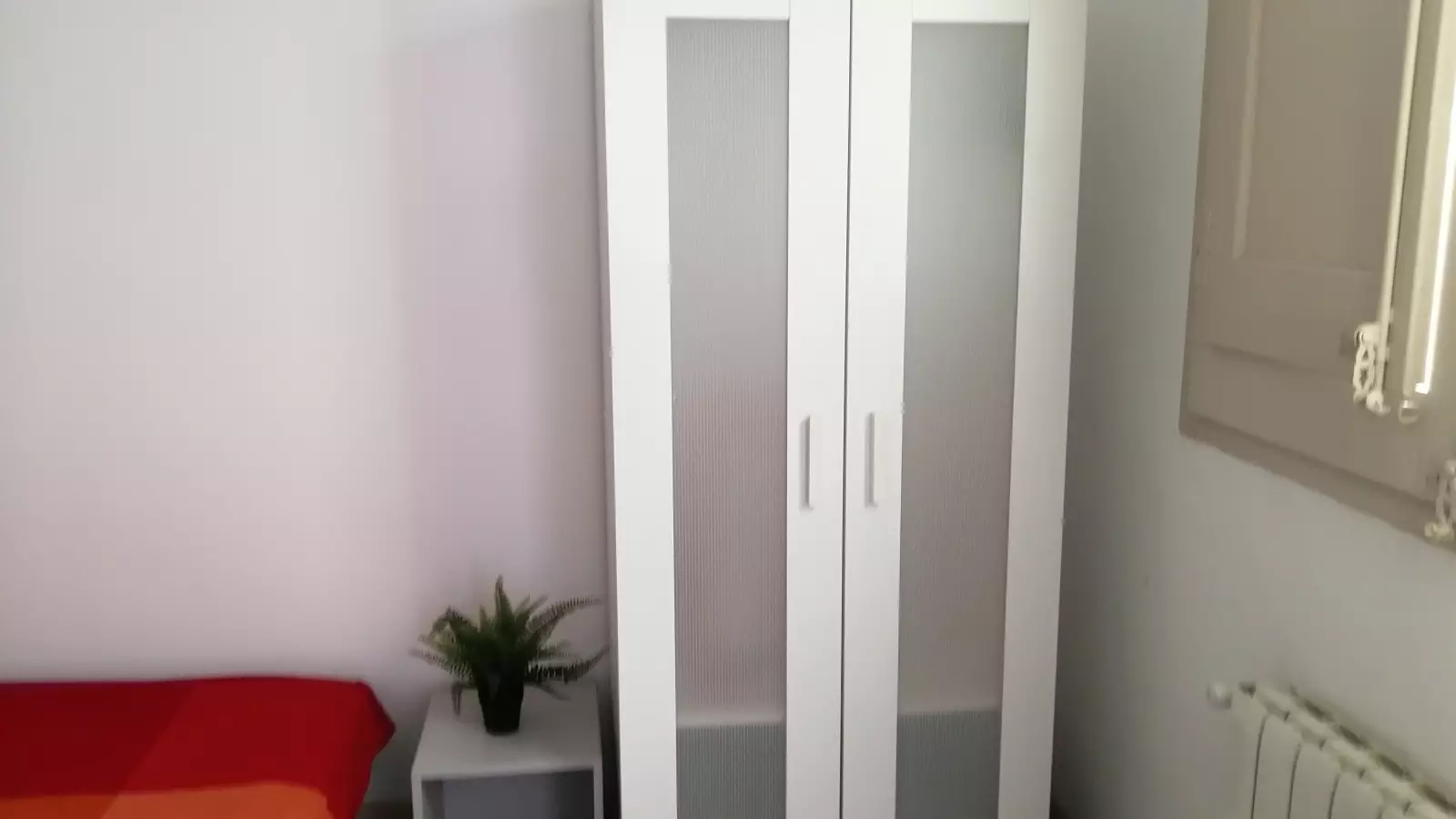 Habitación amueblada en piso compartido de 9 personas en Eixample · 3